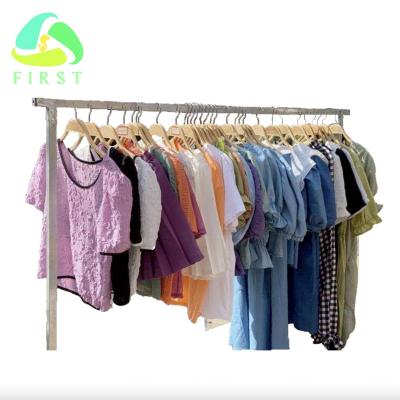 China South China popular warehouse used winter clothing on store line for sale