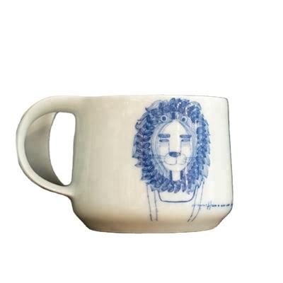 China Sustainable Water Mug Large Capacity Milk / Simple Coffee Coffee Mug Creative Lion Queen Ceramic Mug Accept Customized Designs White for sale