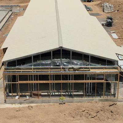 China Estrutura de aço galvanizado Casa de aves com revestimento de telhado isolado à venda