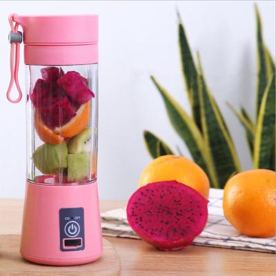 China Protable 2/4 Mini Electric Fruit Blender Juicing Cup Portable USB Rechargeable Blades Fruit Juicer for sale