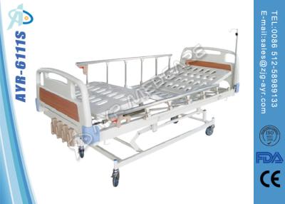 Cina Diagonal brake Manual Hospital Bed With aluminum alloy side rails and 4 cranks in vendita