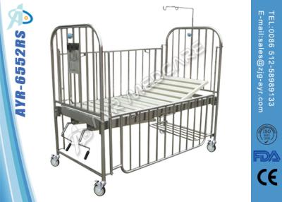 China Cama paciente de los niños manuales del hospital del acero inoxidable con los carriles laterales integrales en venta