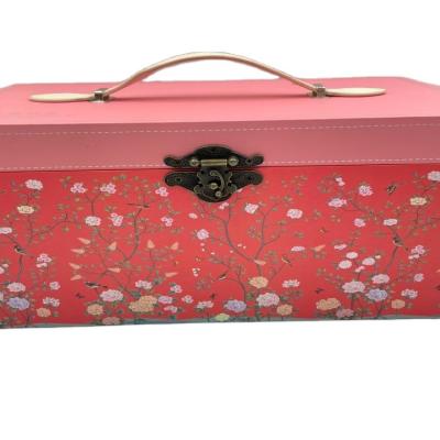 China Luxury Food Cake Paper Box Pink Gift Box Packaging With Lock for sale