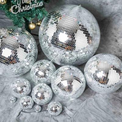 China Holiday Decorations 3 Piece Metal Grinder Crusher Ball Disco Herb Grinder New Arrival Zinc Alloy Tobacco Grinder Wholesale for sale