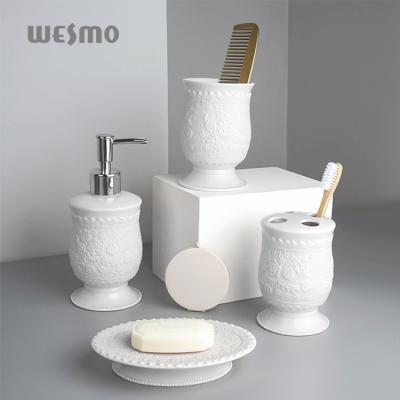 China Sustainable elegant white porcelain bathroom set for sale