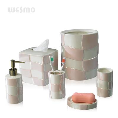 China Fashionable wholesale custom porcelain bathroom accessories ceramic set decoration for sale