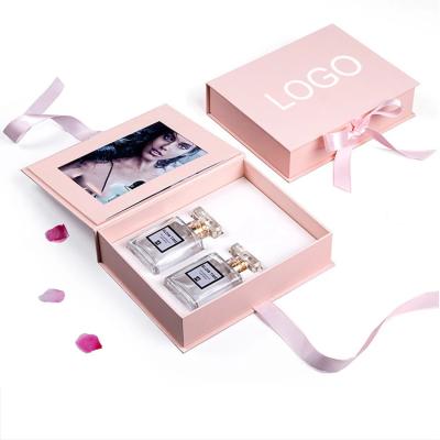 China Rosa Hautpflege Verpackung Box Buchförmige Kosmetik Geschenkbox Magnetpapierbox für Hautpflege Kosmetikflaschen mit Einfügestoff zu verkaufen