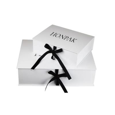 China Luxury magnetic gift packing customized fancy boxes schachtel baby gift boxes with ribbon closure for sale