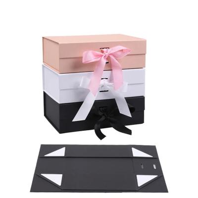 China Luxury Cardboard Foldable Wedding Packaging Clothing Christmas Magnetic Gift Boxes with Ribbon for Apparel Packaging Ready for sale