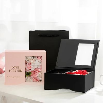 China Groothandel Luxe Ketting Geschenk Rozen Zeep Bloemen dozen voor bloemen y amor roze dozen voor verpakking Te koop