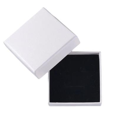 Chine Luxe personnalisé carré carton blanc bijoux boîte cadeau couvercles et fond de petites boîtes d'emballage Les couleurs peuvent être personnalisées à vendre