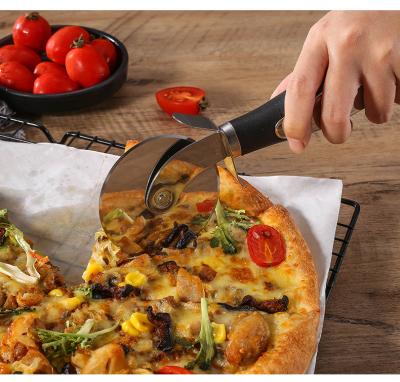 China Customized Sustainable Newcomer Tools Stainless Steel Custom Mini Logo Dough Wheel Pizza Cutter for sale