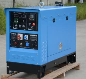 Chine Générateur diesel silencieux de soudeuse de 10kva Kubota 400 ampères de double machine de soudure de moteur AVR à vendre