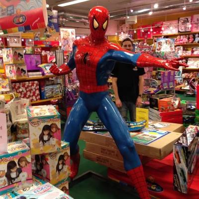 China Fiberglas Marvel Spider Man Statue Lebensgroße Spiderman-Statue zu verkaufen