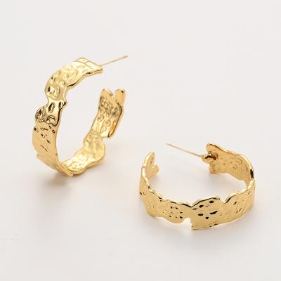 China Environmental Friendly S925 Needle Metal C-Ring Hammer Pattern Gold Silver Earrings For CIRCLE Earrings for sale