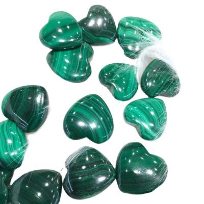 China Wholesale China Mini Love Heart Stone Natural Green Malachite Crystal Carvings Hearts For Healing Gift for sale