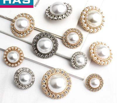 China Silver Gold Diamond Buttons 15 / 18 / 20 / 23 / 25mm Pearl Button for sale