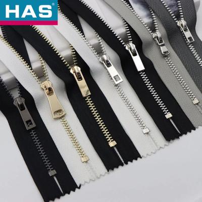 China Stylish Metal Coat Zips Grey / White Smooth Zipper For Bags for sale