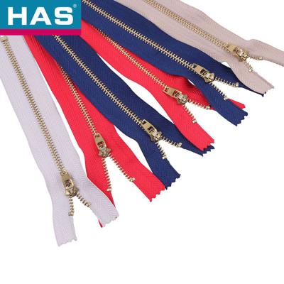 China Auto Lock Metal Zippers 4YG Clothes Zipper Customizable Closed End for sale