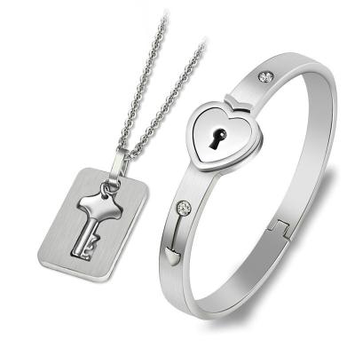 China YK 2019 Fashionable Valentine's Day Couples Jewelry Set Heart Lock Bracelet Key Necklace Set for sale