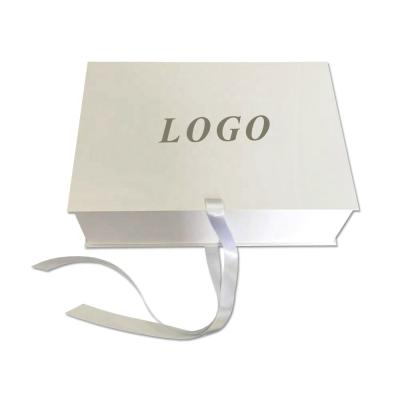 China Recyclable Luxury Magnetic Rectangle Wedding Chandelier Packaging White Gift Boxes With Ribbon for sale