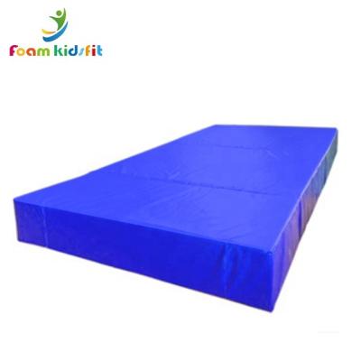 China Waterproof and can add head to lift hot sale collapsible gymnastic crash mat for sale