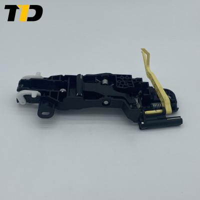 China Specially Authorized IP 69204-0E110 Handle Base For Toyota Highlander 69203-0E110 for sale