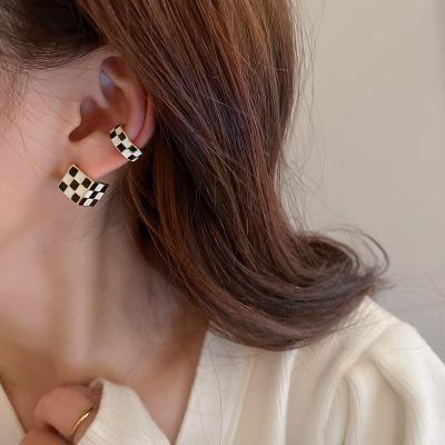 China FASHIONABLE Korean Style Jewelry Women Fashion Black White Drip Luster Small Cube Checkerboard Stud Earring Enamel Rubik's Cube Studs Ear Clips for sale