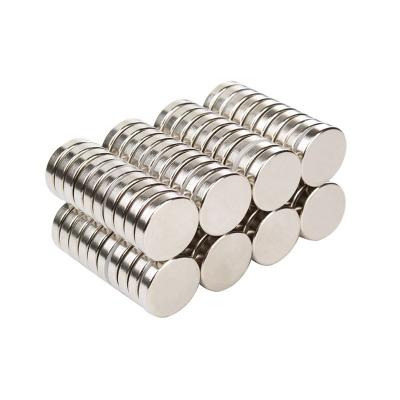 China Industrial Magnet On Stock Level N52 Thin Flat Head Coating Sliver Neodymium Magnets for sale