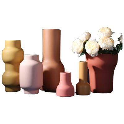 China Custom-made modern Nordic creative home decoration Europe style ceramic vase gift, orange flower vase for sale