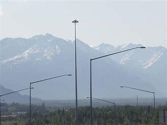 China Q345 35m RAL malte Roheisen-hohes Mast-StraßenlaternePole zu verkaufen