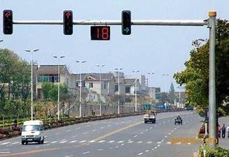 Chine Acier simple chaud Polonais tubulaire de feux de signalisation de bras du petit pain 10m à vendre