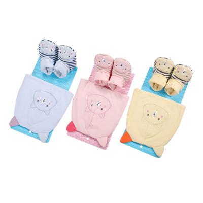 China 2021 Fashion Best Quality Embroidery Gift Wrapping Baby Slippers Breathable Soft Shoes With Hat for sale