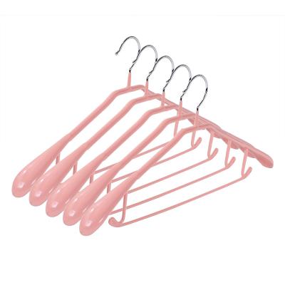 China Europe factory direct shoulder plastic liner metal hanger non slip wide color dipped plastic seamless hanger for hotels for sale