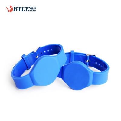 China Rfid Rice Pocket Nfc Wristbandwith Rubber Insert Mini Rfid Card For Payment Custom Adjustable Passive Wristband Waterproof/Waterproof Silicone for sale