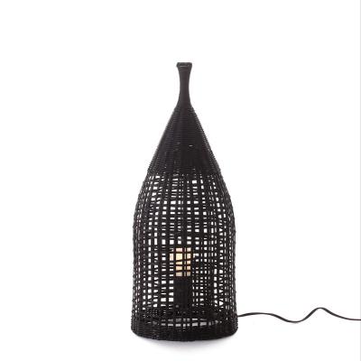 China 2022 Mediterranean Hot Sale Luxury Rattan Handmade Table Lamp for sale