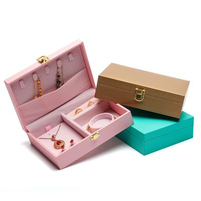 China Best Price Customizable Wholesale Jewelry Box in Velvet Material with Green Gray White Yellow Purple Color for sale