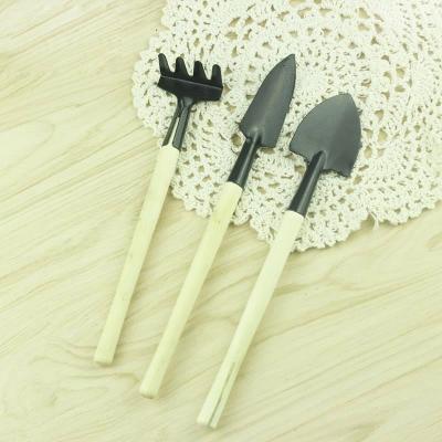 China Garden tool garden fork and trowed miniature natural wooden garden tools garden tools for sale