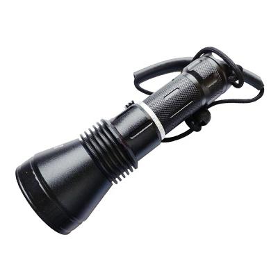 China Diver Torch Underwater Flash Light 2000LM P70 LED Waterproof Rechargeable Diving Flashlight IP68 for sale