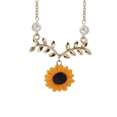 China FASHION sensitive new sunflower pendant necklace for women creative artificial pearl jewelry necklace clothes accessories for sale