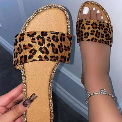 China 2021 Fashion Trend New Slippers Beach Slippers Cheap Bath Sandals Flat Women Leopard Bow Korean Slippers Beach Sandals for sale