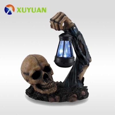 China Garden Resin Made Solar Skeleton Head Spotlight / Solar Resin Halloween Lighting for sale