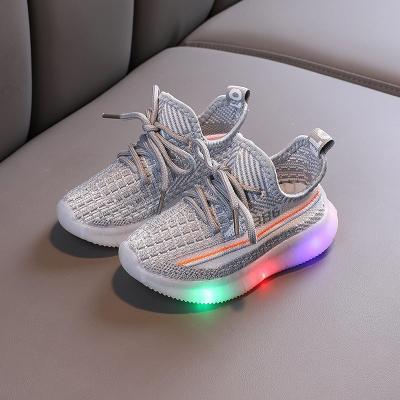 China Anti-Slippery Kids Light Up Shoes Casual Walking Children Led Shoes Boy Girl Glowing Fashion Sneakers Mesh Breathable Baby Shoe for sale