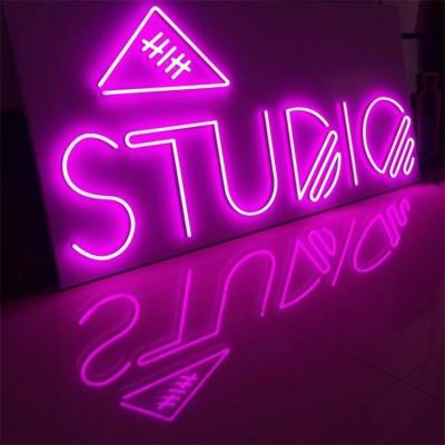 China 2022 Buildings Sign Light Maker Fresh Customized Pineapple Glass Neon Lamp Neon Sign Making Machine For Home Decoration for sale