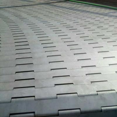 China Heat Resistant 304 Wood Chip Conveyor Belt Steel Slat Belt Conveyor For Sale for sale