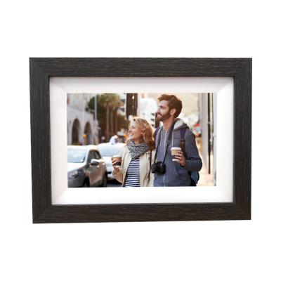 China Wifi Smart 8 Inch Wifi Touch Screen Cloud Photo Frame With Wooden Frame for sale