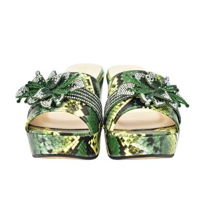 China Mooie volwassen Italiaanse schoenen voor lieve dame jurk Pu vrouwen zomer schoenen schoenen en tas set zomer sandalen dikke plastic wedges Te koop