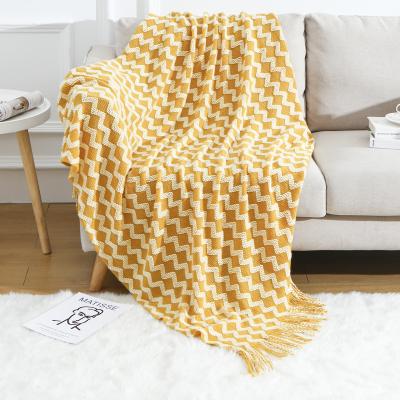 China Wholesale PORTABLE Bed Tail Sofa Blanket For Winter Blanket High Quality Soft Warm Cozy Knitted Pompom Blanket New Designs for sale