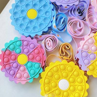 Chine Fashion Sunflower Silicone Pop Purse Busy Person Kids Toys Push Snap Bubble Cross - Body Handbags School Supplies For Students à vendre