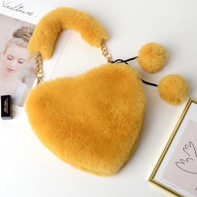 China Autumn Winter Cute Women's Fashion Plush Handbag Plush Peach Heart Shaped Bag for sale